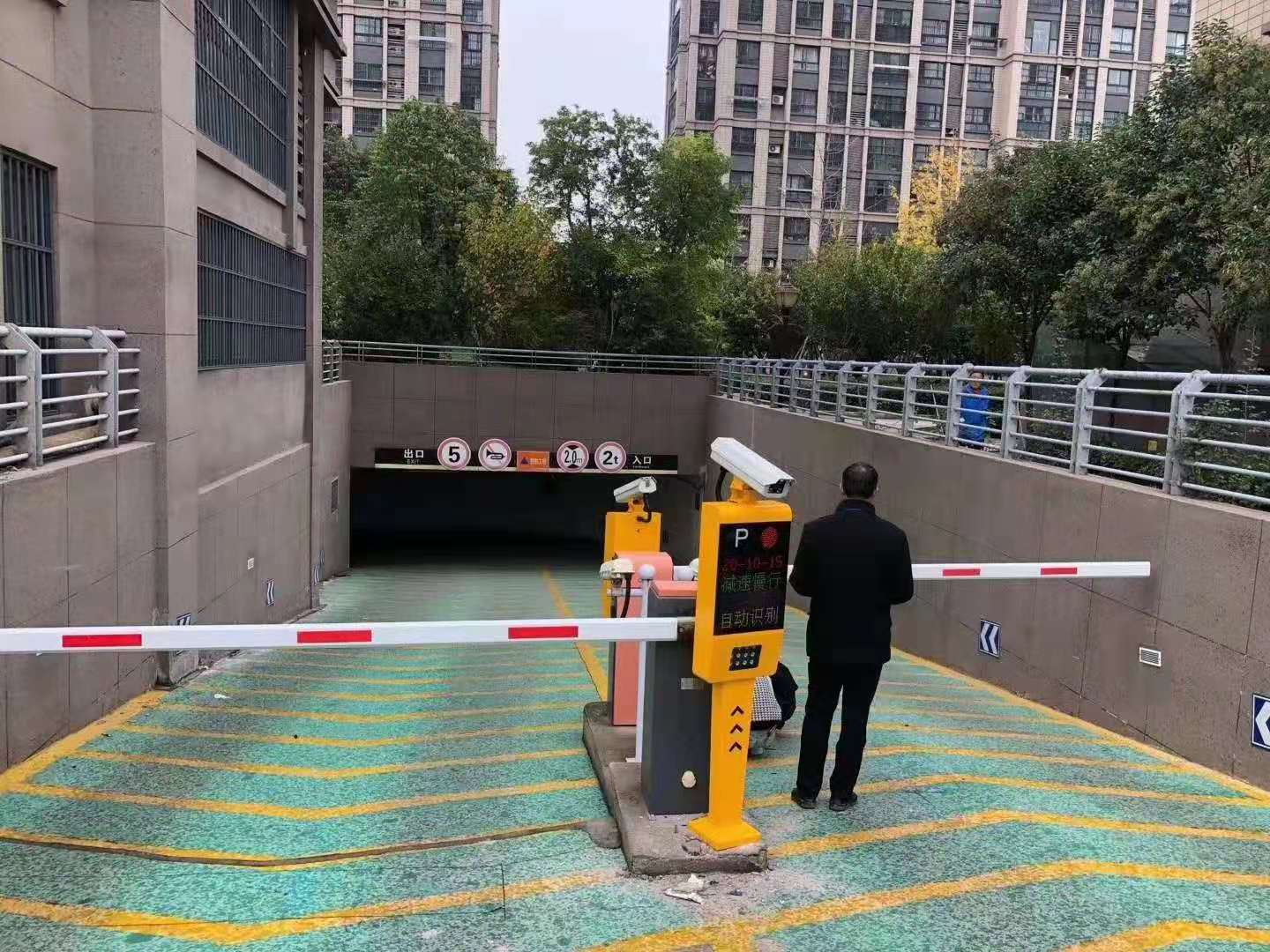 地下車庫車牌識別系統安裝案例